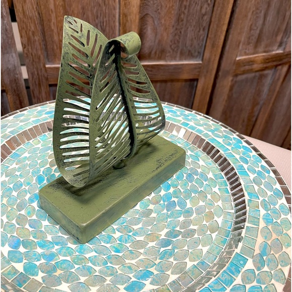 Rustic green leaf napkin holder - Picture 2 of 3